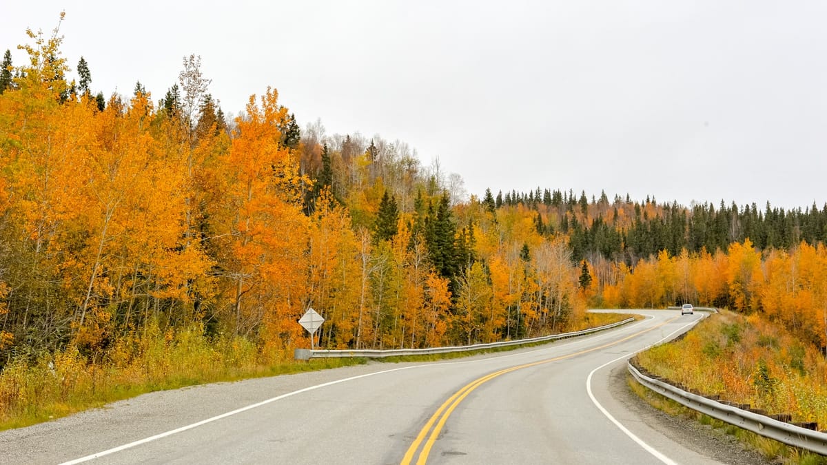 Bezpečnostné tajomstvá diaľničných križovatiek: Prečo sú zjazdy také dlhé?
