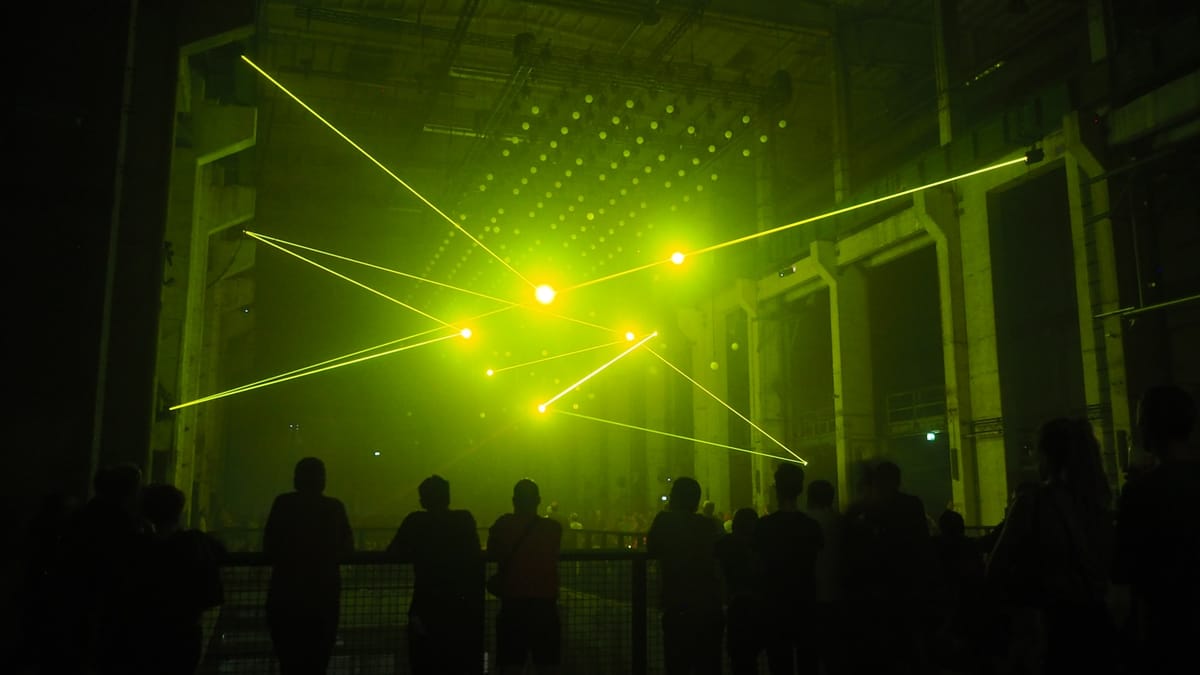 Od vlákna k AI: Návrat giganta laserov