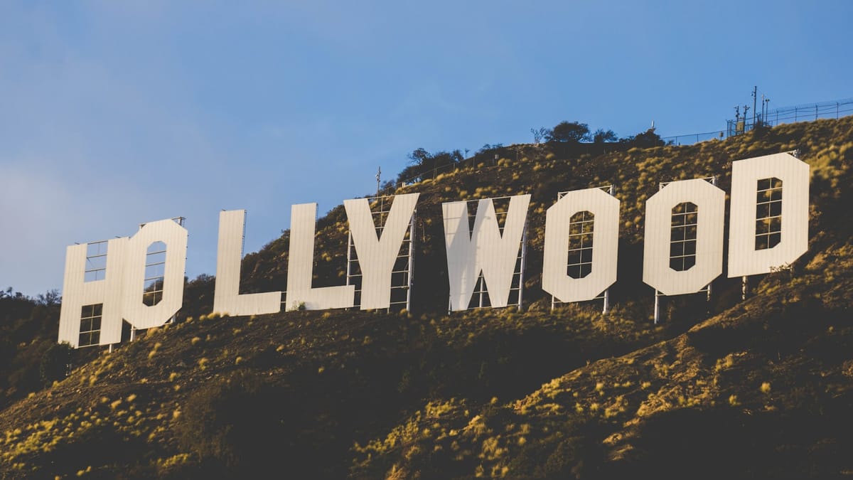 Cesta k úspechu v Hollywoode: príbeh režiséra Jamesa Bonda