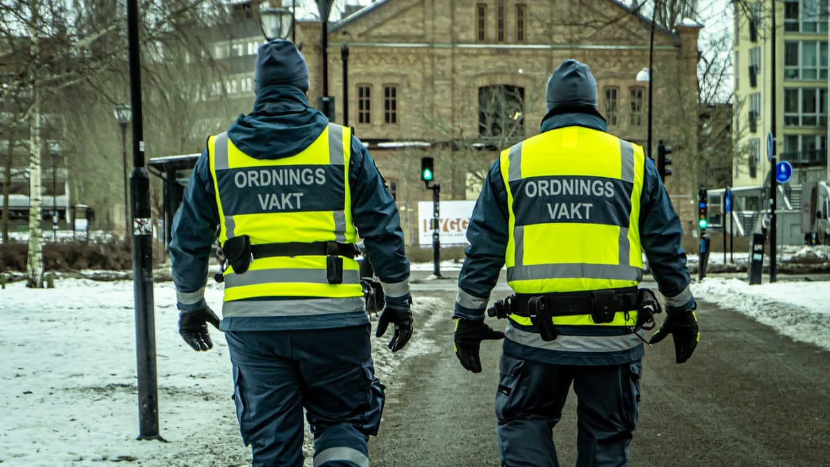 Cornell 7: Politické Prepojenia a Obvinenia zo Zneužitia