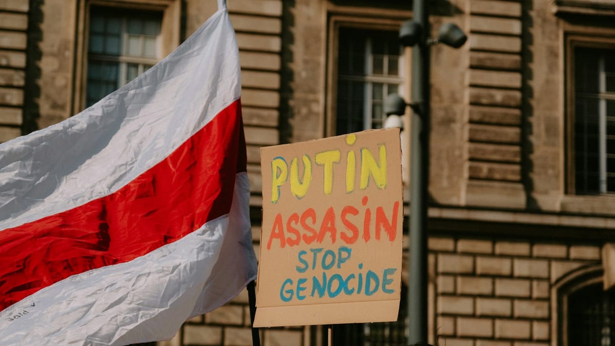 Nárast antisemitizmu v Británii: Analýza a dopady