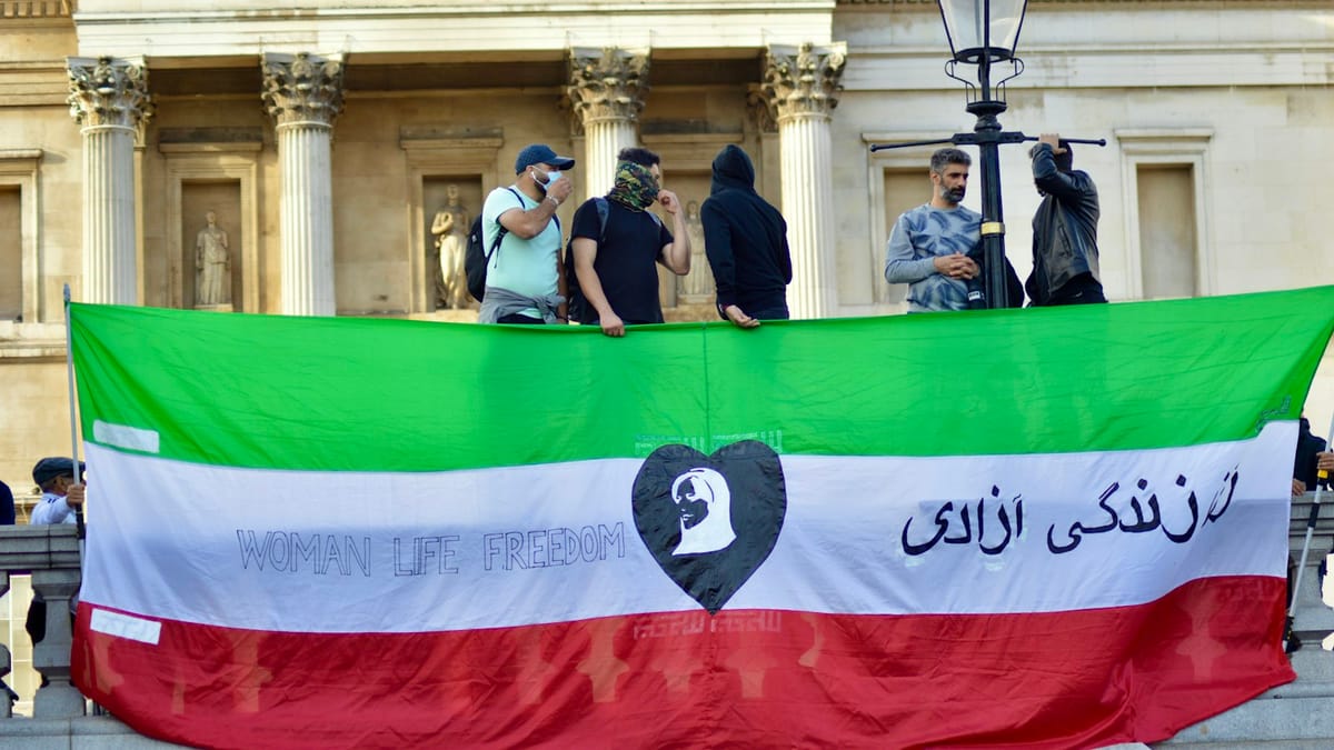 Trump a Irán: Analýza s profesorom Mearsheimerom