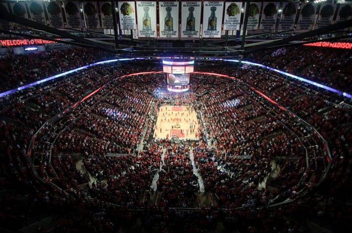 Premena arény za noc: Tajomstvá United Center v Chicagu