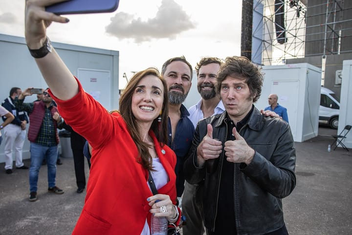Rok vlády Javiera Mileiho: Prelomové reformy a budúcnosť Argentíny