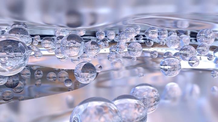 Optické klamy a kozmetika: Prečo sa produkty v skle zdajú iné?