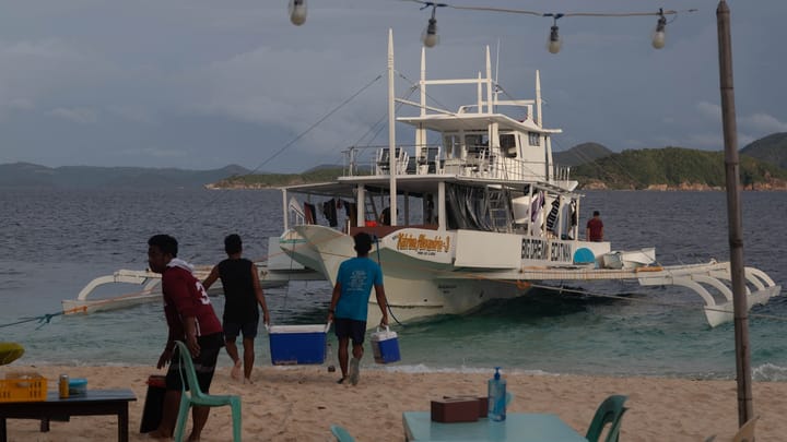 Streľba na loď v Karibiku: Hegseth prehadzuje vinu?