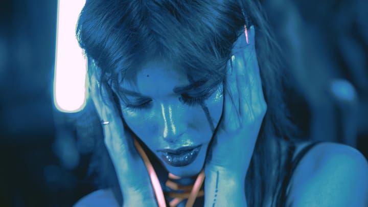 Kto Skutočne Je Ariana Grande? Od Nickelodeonovej Hviezdičky Po Kontroverziu a „Wicked“