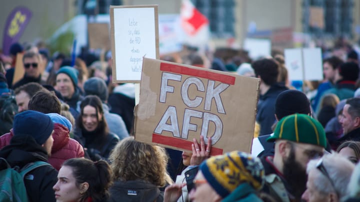 Je fašizmus späť? Analýza a pohľad do histórie