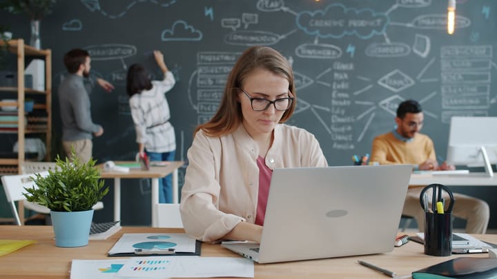 Podnikanie a startupy: Kľúčové poznatky od Yana Simarda