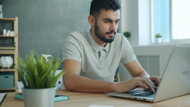 Hľadajú investori dôkazy o zvýšení produktivity pomocou AI?
