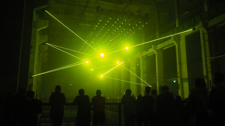 Od vlákna k AI: Návrat giganta laserov