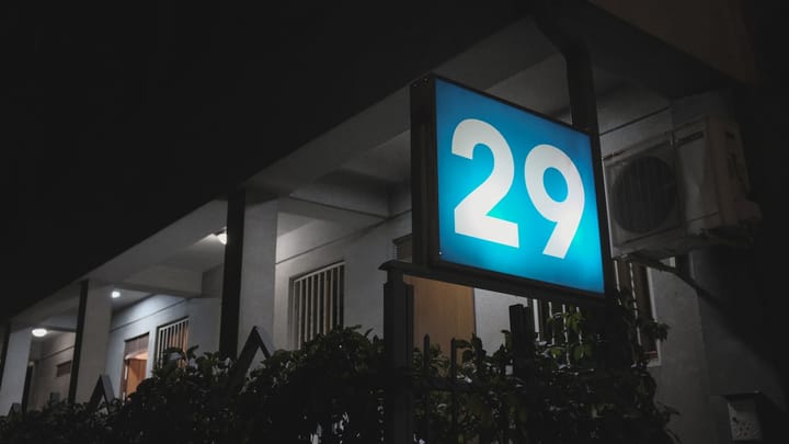 Net Zero Dom: Učenie sa z Chýb a Budúcnosť