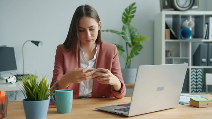 Ako sa dostať z digitálnej diery: Algoritmy a sebakontrola