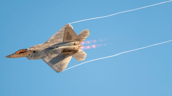 Stíhačka F-22 Raptor: Vývoj a Technológie