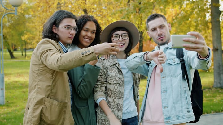 Hra na schovávačku v láske: príčiny a riešenia