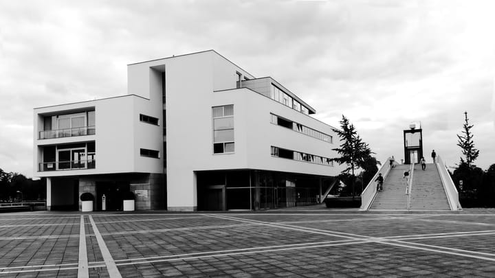 Übermodernizmus a Nietzscheho Filozofia Budúcnosti: Hlboký Pohľad