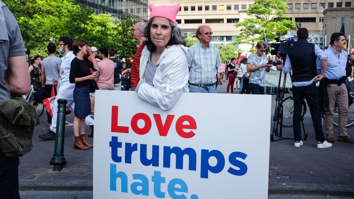 Šokujúci fond 1,776 miliárd: Odmeňovanie spojencov Trumpa?
