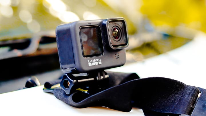 Meta a AI: Prečo Zuckerberg chce sledovať zamestnancov GoPro kamerou?