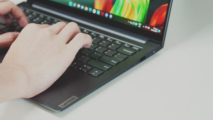 Lenovo a AI: Rast príjmov a výzvy v ére umelej inteligencie