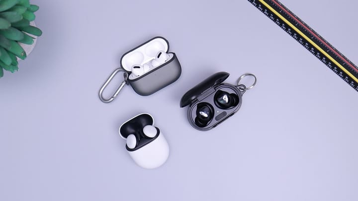 AirPods s kamerami, Fairphone v USA a AI desí matematiky