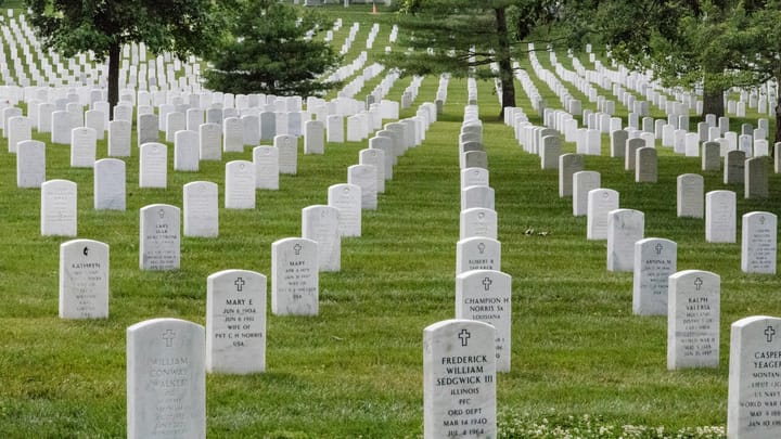 Pentagon odmietol dávky: Prečo opustené hrdinské rodiny?