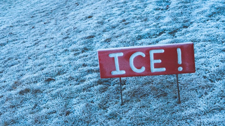 Lovci ICE útočia na novinárov: prípad Richarda Parias
