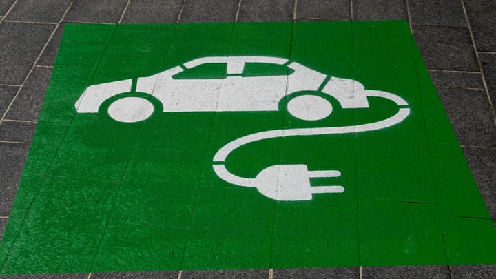 Tesla Cybercab debutuje v Paríži – zmena stratégie?