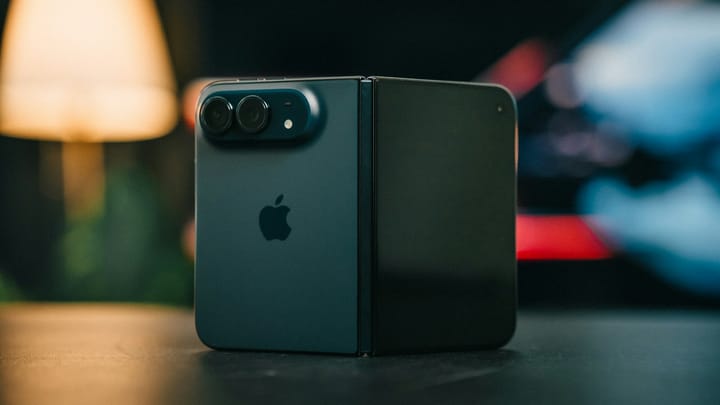 Technologické novinky: Tesla, iPhone Duo a AI hrozby